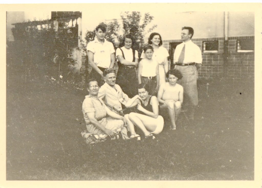 Lorenz Breunig mit Ehefrau Anna (unten links), den Kindern und einem Schwiegersohn (oben rechts)