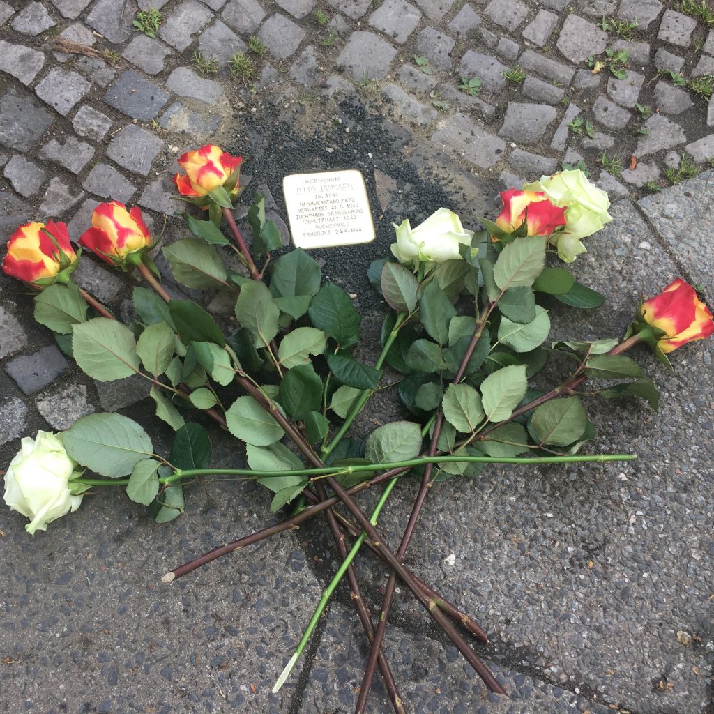 Stolperstein für Otto Janssen am Tag seiner Verlegung, 29.04.2019