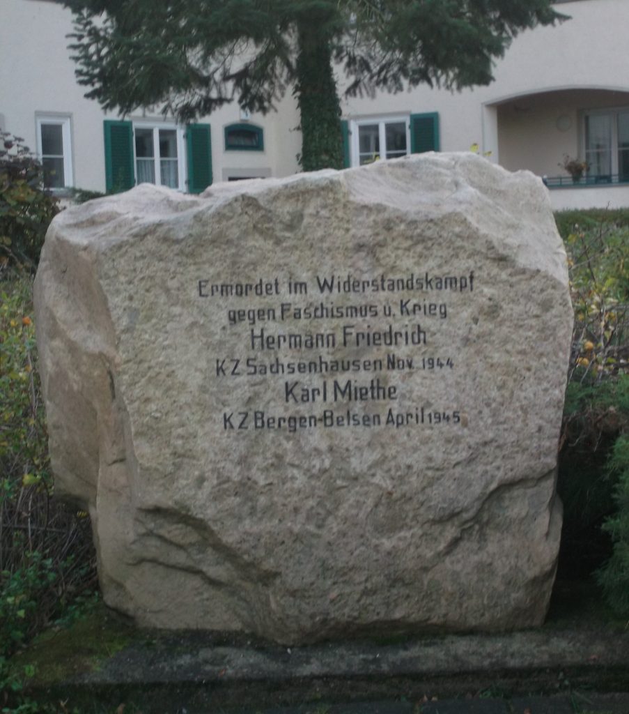 Gedenkstein in der Chausseestraße in Friedrichs Heimatstadt Plaue