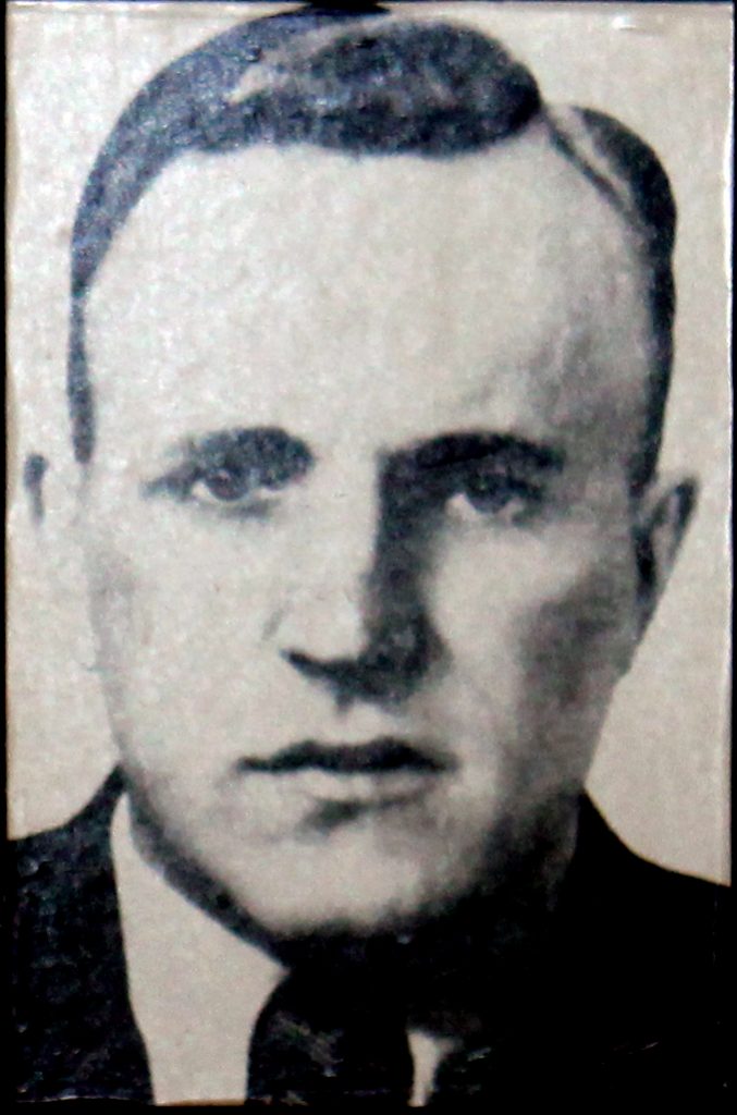 Portraitfoto von Lambert Horn, wie es im Zellenbau des KZ Sachsenhausen zu sehen ist