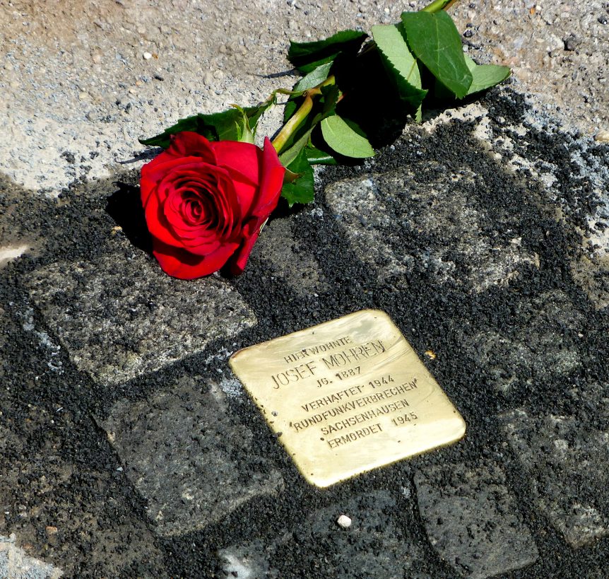 Stolperstein zur Erinnerung an Josef Mohren nach seiner Verlegung im Jahr 2015