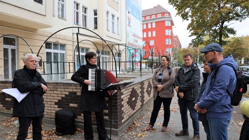 Eindrücke von der Verlegung des Stolpersteins für Friedrich Jendrosch am 08.10.2022