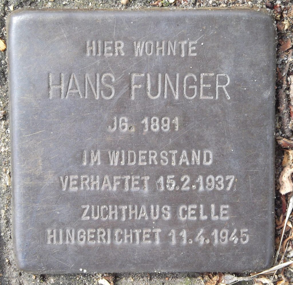 Stolperstein mit folgender Aufschrift: Hier wohnte Hans Funger, Jg. 1891, im Widerstand, verhaftet 15.2.1937 Zuchthaus Celle, hingerichtet 11.4.1945