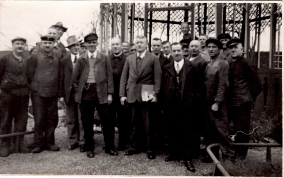 Gruppenfoto von Arbeitern des RAW Limburg, vermutlich um 1933, Josef Ludwig steht links außen
